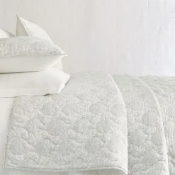 Dotted Floral Quilt & Shams