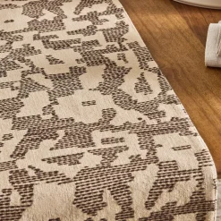 Dotted Mina Table Runner