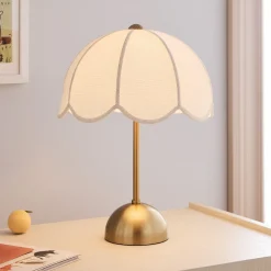 Fleur Table Lamp (16")