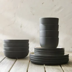 Kaloh Melamine Outdoor Dinnerware (Set of 16)