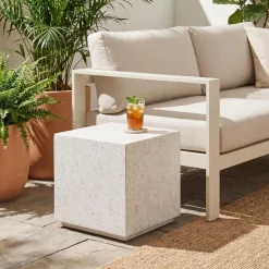 Newcastle Indoor/Outdoor Square End Table (22")