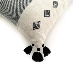 Nimmit Handloomed Trekant Pillow Cover