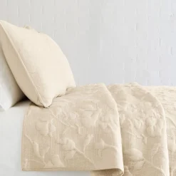 Outline Floral Quilt & Shams