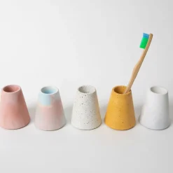 Pretti.Cool Toothbrush Holder