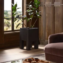 Tora Planter